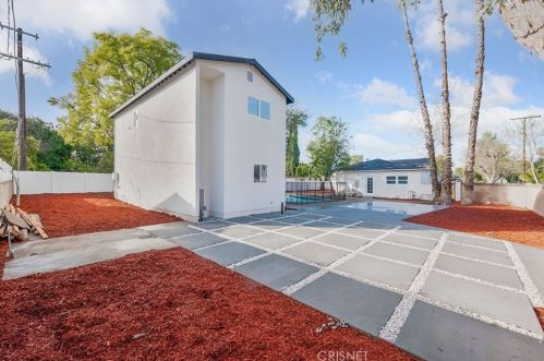 7960 Amestoy Ave, Van Nuys CA  91406-1603 exterior