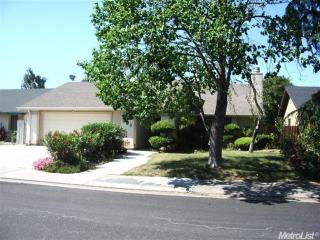 939 Coach St, Stockton, CA 95209-1439