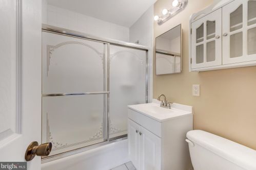 3 Scarsdale Ave, Trenton NJ  08618-1921 exterior