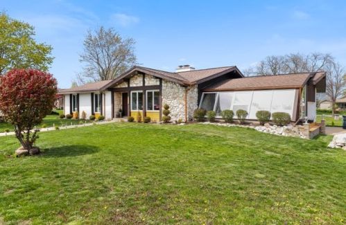 3000 Lynn Ct, Mount Prospect, IL 60056-5407