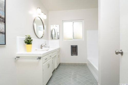 5124 Ln Crescenta Ave, Glendale CA 91214-2117 exterior