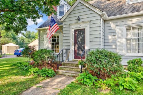 1731 Alta Vista Dr, Saint Paul MN  55113-6534 exterior