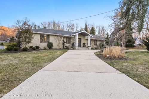 43 Van Brackle Rd, Holmdel Village, NJ 07733-1724