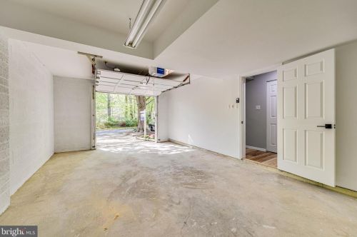 5838 Kara Pl, Springfield VA  22015-3327 exterior