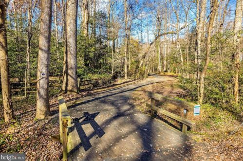 2139 Colts Neck Ct, Herndon VA  20191-1841 exterior