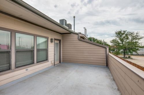 3705 Commerce St, Dallas TX  75226-1738 exterior