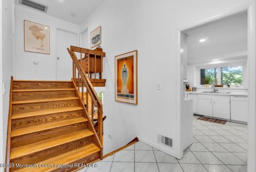 10 Lefferts Ct, Middletown NJ  07748-3031 exterior