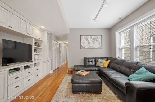 4247 Ashland Ave, Chicago, IL 60613-4076