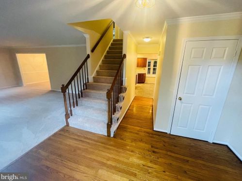 9469 Lapstrake Ln, Springfield VA  22015-4214 exterior