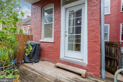 232 Walnut St, Lancaster PA  17602-2342 exterior