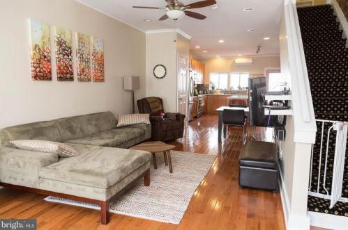 521 Fitzwater St, Philadelphia PA  19147-3030 exterior