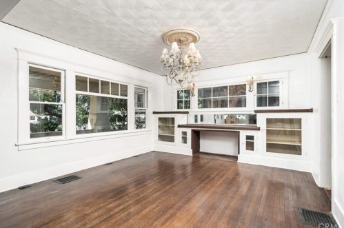 5292 Magnolia Ave, Riverside CA  92506-1248 exterior