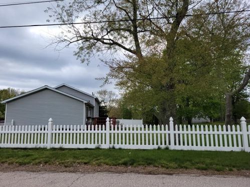 8 Lorraine Rd, Westerly, RI 02891-1214