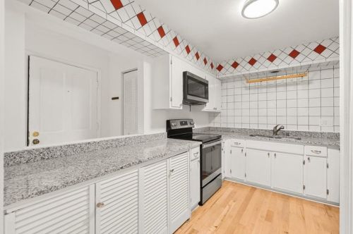 27 Cantey Pl, Atlanta GA  30327-4018 exterior