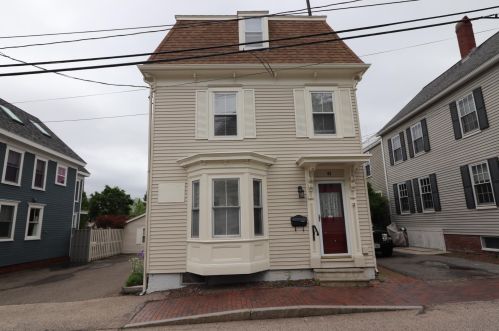 44 Rogers St, Portsmouth, NH 03801-4433