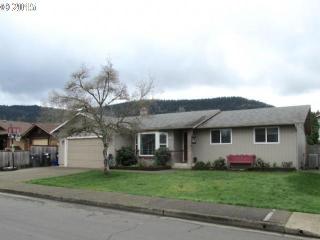 6989 C St, Springfield, OR 97478-7296