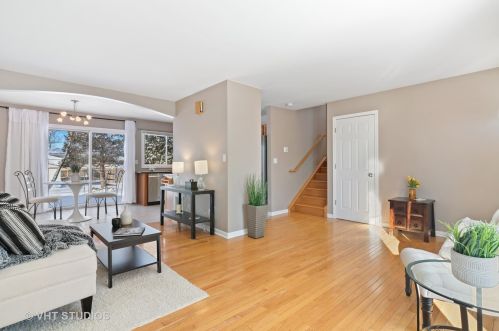 1690 Scott St, Glendale Heights, IL 60139-2067