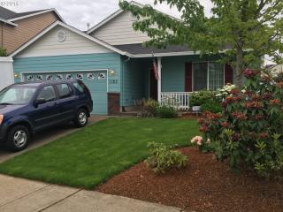 1182 Country Ln, Woodburn, OR 97071-5664