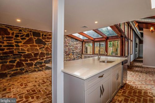 635 Parkway Ave, Trenton NJ  08618-2723 exterior