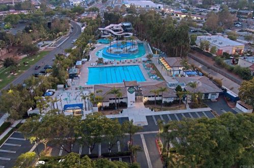 338 Plaza De Benito Juarez, Vista CA  92083-3549 exterior