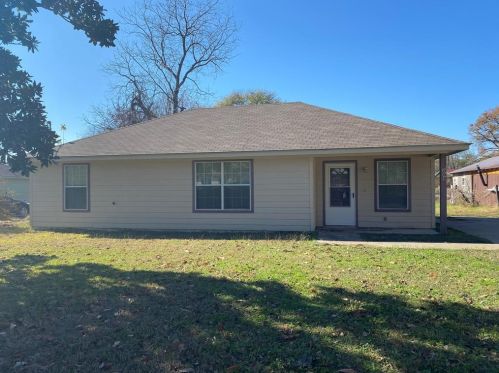 204 Lincoln St, Log Cabin, TX 75148-9491