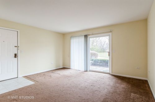 923 Golf Course Rd, Bull Valley, IL 60014-1625
