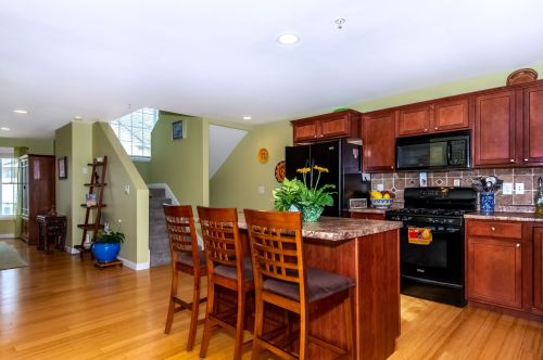 9 Frances Dr, Dover, NH 03820-3368