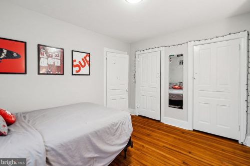 25 Gravers Ln, Philadelphia PA 19118-0041 exterior