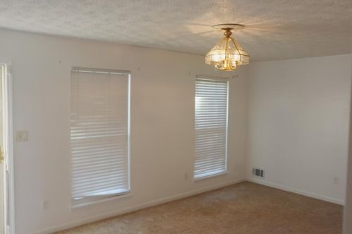 28 Carriage Cir, Stockbridge, GA 30281-1336