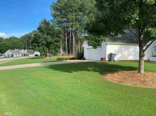 1136 Manchester Ct, Social Circle, GA 30025-4353