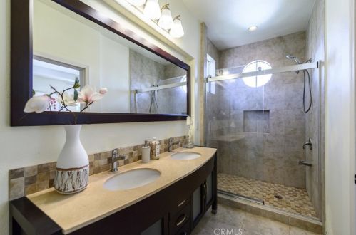 22 Del Ventura, Irvine CA  92606-8857 exterior