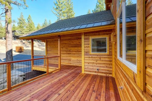 11102 Sitzmark Way, Truckee CA  96161-6131 exterior