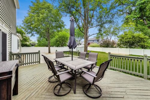 1045 Big Eagle Trl, Carol Stream IL  60188-9153 exterior