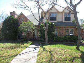 2122 Fawn Ridge Trl, Carrollton TX  75010-4128 exterior