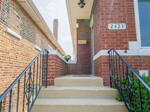 2423 Newland Ave, Chicago, IL 60707-2131