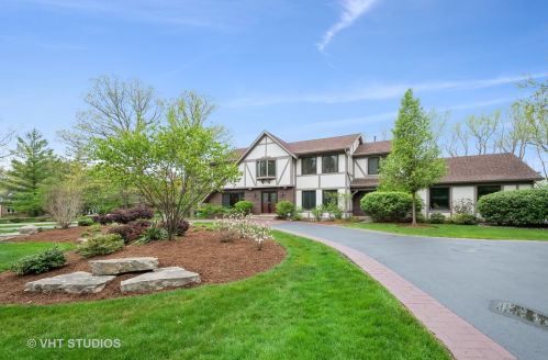 2252 Brae Burn Dr, Bannockburn, IL 60015-1716