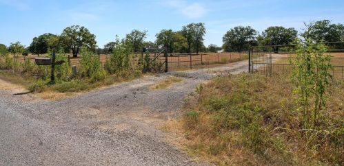 200 Blisard Rd, Webberville TX 78621-5018 exterior