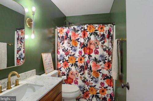 2861 Southwick Dr, Lancaster PA  17601-3547 exterior