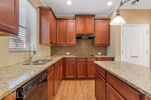 5665 Baffin Rd, Atlanta GA  30349-7051 exterior