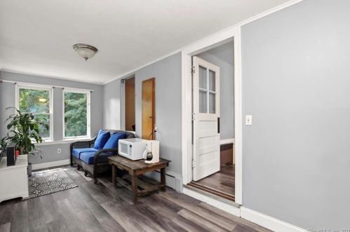 54 Monroe St, Huntington CT  06484-6032 exterior