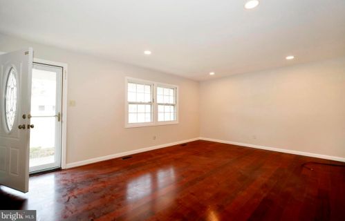 93 Edge Ln, Willingboro, NJ 08046-2413