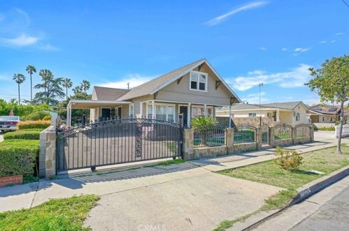 10831 Rose St, Stanton, CA 90680-3036