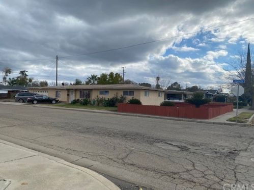 2341 Almond St, Dos Palos, CA 93620-2552