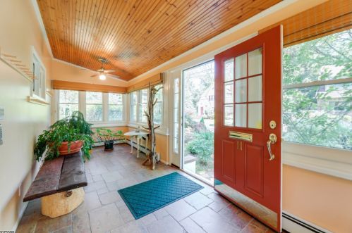 11 Crescent Pl, Allendale, NJ 07401-1017