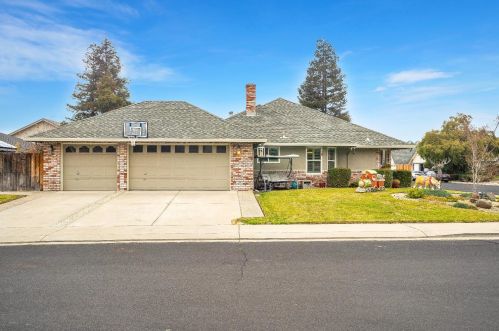 1565 Snapdragon Way, Manteca, CA 95336-9160