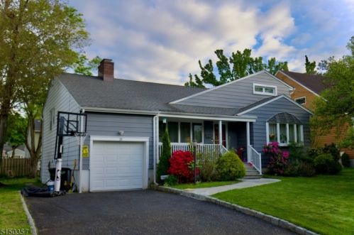 25 Nomahegan Ct, Cranford, NJ 07016-1513