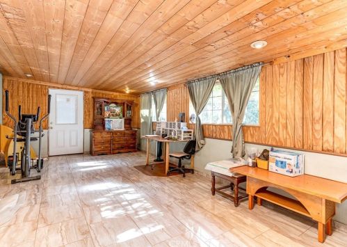 4890 Crest Ave, Riverside CA  92503-2942 exterior