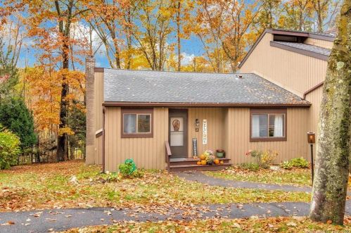 2 Ironwood Ln, Woodbury, CT 06798-3209