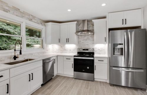 5730 Kayron Dr, Atlanta GA  30328-5120 exterior
