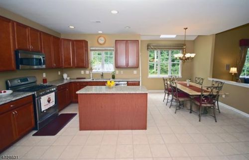 12 Woodfield Ct, Princeton, NJ 08540-8598